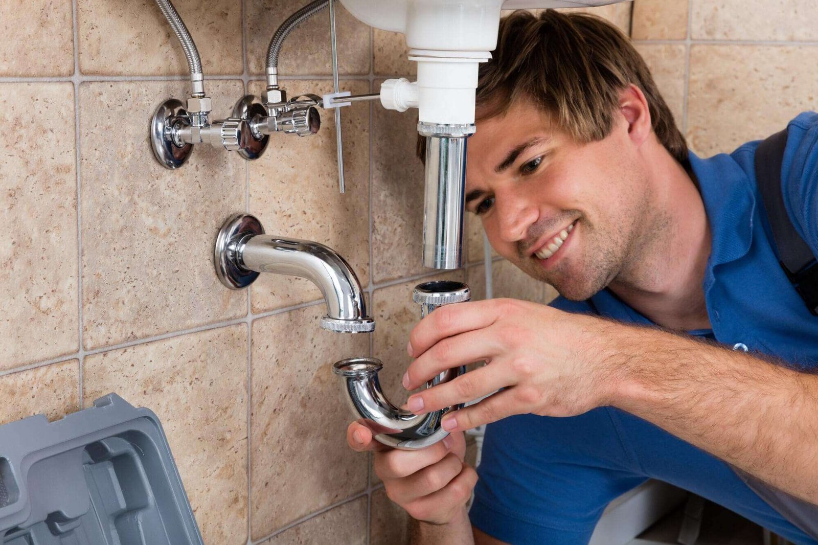 Plumber Fitting Sink Pipe