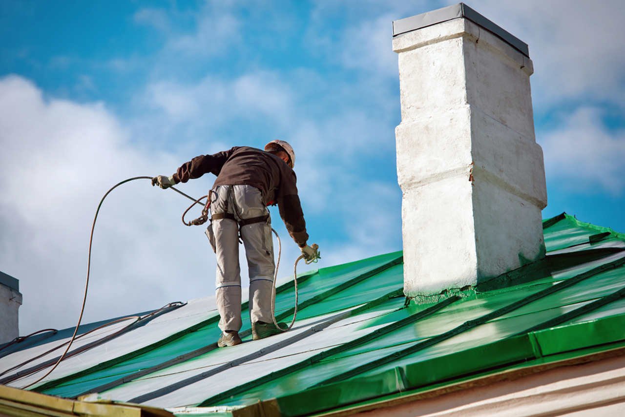 cati-yalitimi-yapan-isci (1) • Best Maintenance and Repair Company in Dubai